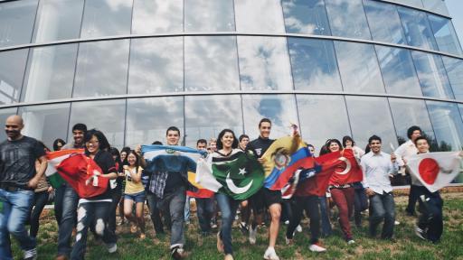国际学生 with flags